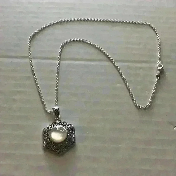 Macy’s new Marcasite Pearl filigree Pend Necklace - Picture 3 of 8